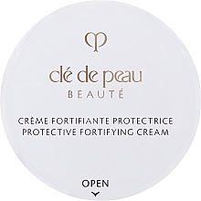 Духи, Парфюмерия, косметика Защитный дневной крем - Cle De Peau Protective Fortifying Cream (сменный блок)
