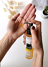 Олія для демакіяжу і очищення шкіри з 5 омега (з бавовняною серветкою) - Novexpert Cleansing Oil With 5 Omegas — фото N5