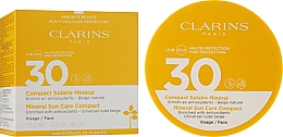 Солнцезащитный флюид для лица с легким тоном SPF 30 - Clarins Mineral Sun Care Compact — фото N2