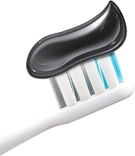 Зубная паста Отбеливающая с активированным углем и полировочными минералами - Colgate Max White — фото N5