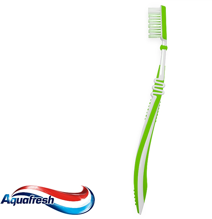 Зубна щітка середня, біло-зелена - Aquafresh In-Between Clean Medium — фото N2
