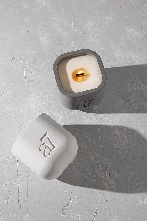 Ароматическая соевая свеча, серая - A7 Candles Salted Caramel — фото N2