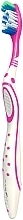 Зубная щетка "Отбеливающая" с полировочной звездочкой, мягкая, розовая - Colgate Max White — фото N2
