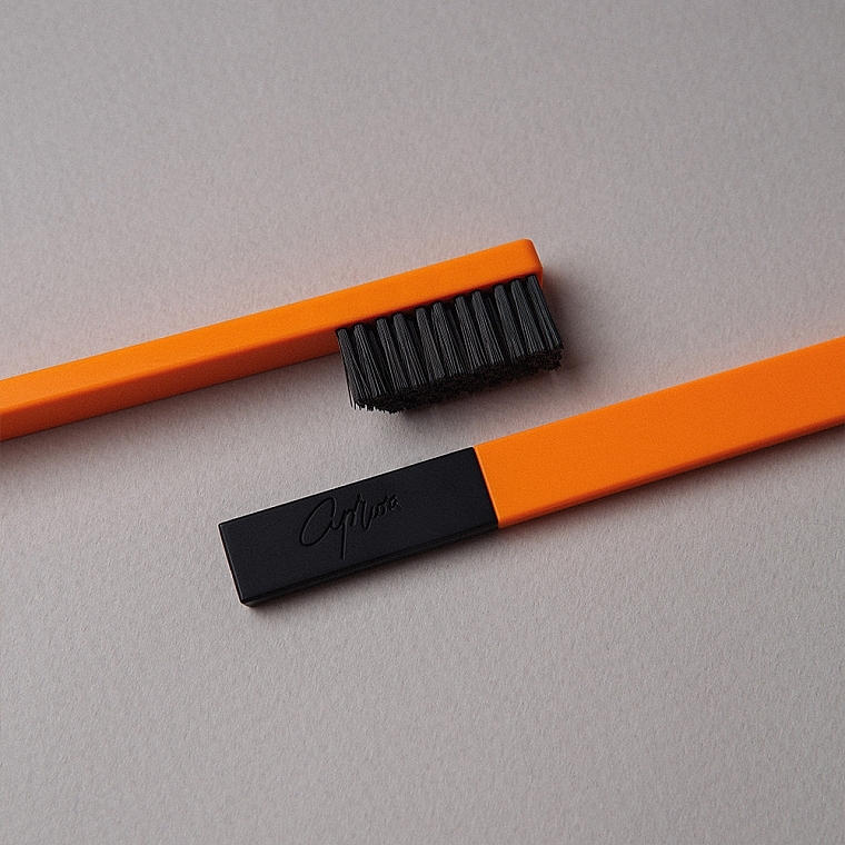 Зубная щетка мягкой жесткости, мандариновая с черным матовым колпачком - Apriori — фото N2