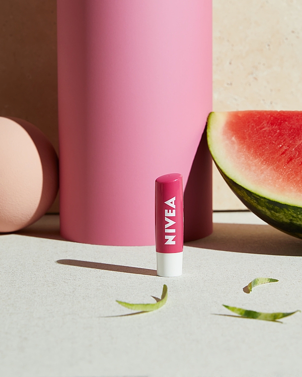 Бальзам для губ "Фруктовое сияние Арбуз" - NIVEA Fruity Shine Watermelon Lip Balm — фото N5