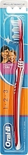 Зубная щетка, средней жесткости, красная - Oral-B 1 2 3 Classic Care Medium Toothbrush — фото N1