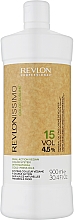 Живильний веганський кремоподібний окислювач - Revlon Revlonissimo Color Sublime Mineral Oil Free Creme Developer 15 Vol 4,5% — фото N1
