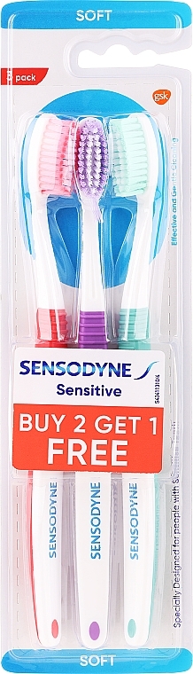 Набор зубных щеток, 3 шт, красная + фиолетовая + зеленая - Sensodyne Sensitive Toothbrush 2+1 Pack — фото N1