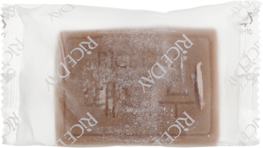 Мыло туалетное с эффектом скраба "Земляной орех" - CJ Lion Riceday Scrub Body Soap — фото N2