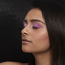 Спрей-фиксатор для макияжа с эффектом влажной кожи - NYX Professional Makeup Dewy Finish Long Lasting Setting Spray — фото N6