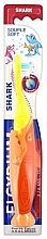 Парфумерія, косметика Дитяча зубна щітка "Акула", 2-6 років, жовтий з помаранчевим - Elgydium Kids Shark 2-6 Years
