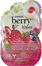 Парфумерія, косметика Сіль для ванн - Treaclemoon Sweet Berry Kisses Soft Bubbling Bath Salts