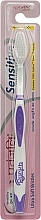 Духи, Парфюмерия, косметика Зубная щетка для чувствительных зубов, белая с фиолетовым - Patanjali Sensitive Toothbrush