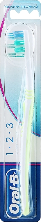 Зубна щітка, 35 середня, салатова - Oral-B 1-2-3 Classic Care 35 Medium — фото N1