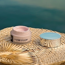 Солнцезащитный крем SPF 50+ для тела - Vanessium Natural Sun Cream — фото N2