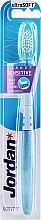 Духи, Парфюмерия, косметика Зубная щетка для чувствительных зубов и десен, ультрамягкая, голубая с цветами - Jordan Target Sensitive