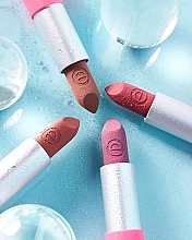 Зволожувальна помада з матовим ефектом - Essence Hydra Matte Lipstick — фото N9