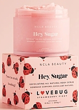 Парфумерія, косметика Скраб для тіла - NCLA Beauty Hey, Sugar Lovebug Body Scrub Strawberry Fizzy