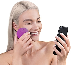 Щіточка для обличчя з аналізом шкіри - Foreo Luna fofo Facial Brush with Skin Analysis, Purple — фото N4