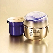 Концентрированный крем для зрелой кожи - Shiseido Vital Perfection Concentrated Supreme Cream (рефилл) — фото N6