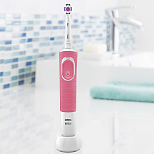 Электрическая зубная щетка, розовая - Oral-B Vitality 100 D100.413.1 PRO 3D — фото N5