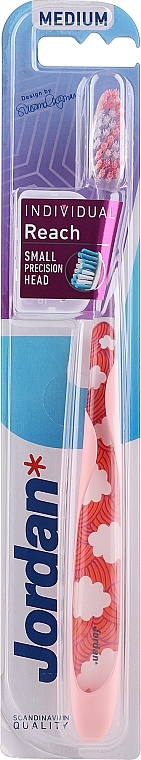 Зубная щетка средней жесткости, с защитным колпачком, розовая с облаками - Jordan Individual Reach Toothbrush — фото N1