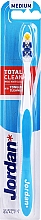 Парфумерія, косметика Зубна щітка середньої жорсткості, блакитна - Jordan Total Clean
