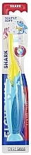 Парфумерія, косметика Дитяча зубна щітка "Акула", 2-6 років, жовта з блакитним - Elgydium Kids Shark 2-6 Years