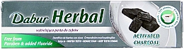 Отбеливающавя зубная паста с активированным углем - Dabur Herbal Activated Charocal — фото N1