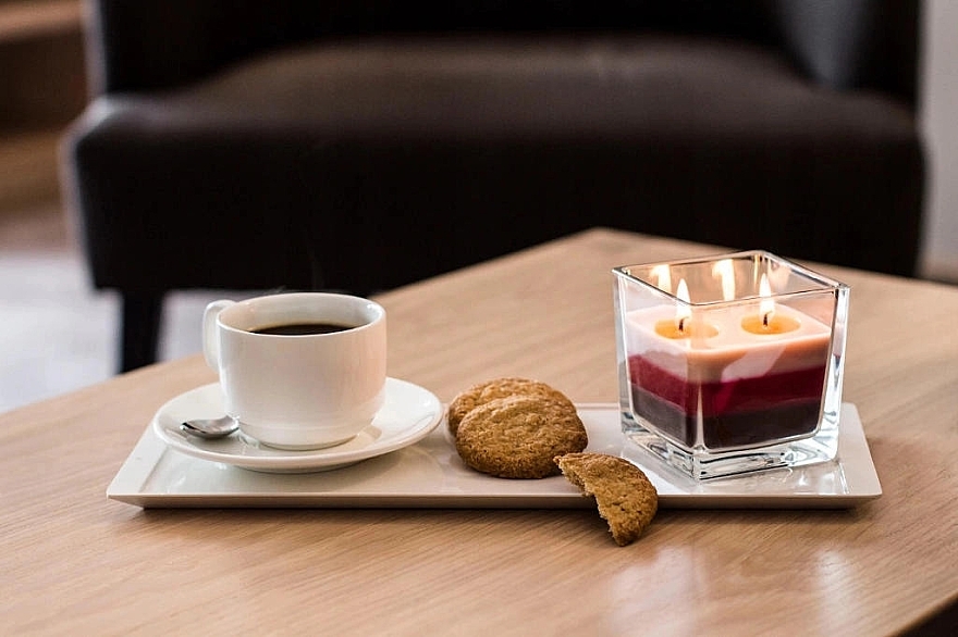 Ароматическая трехслойная свеча в стакане "Шоколад-вишня" - Bispol Scented Candle Chocolate & Cherry — фото N2