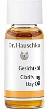 Олія для обличчя - Dr. Hauschka Clarifying Day Oil (міні) — фото N1