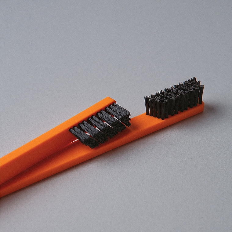 Зубная щетка мягкой жесткости, мандариновая с черным матовым колпачком - Apriori — фото N3