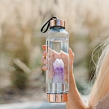 Стеклянная бутылка для воды с аметистом, 650 мл - Crystallove Hexagon Amethyst Bottle — фото N2