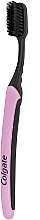 Зубна щітка "Шовкові нитки", м'яка, для захисту ясен, з ковпачком, розова - Colgate Slim Soft — фото N3