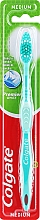 Зубна щітка "Прем'єр" середньої жорсткості №1, бірюзова - Colgate Premier Medium Toothbrush — фото N1