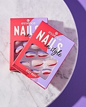 Накладні нігті на клейкій основі - Essence Nails In Style Stay Wavy — фото N4