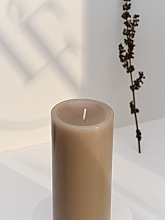 Свеча-цилиндр, диаметр 7 см, высота 15 см - Bougies La Francaise Cylindre Candle Taupe — фото N3