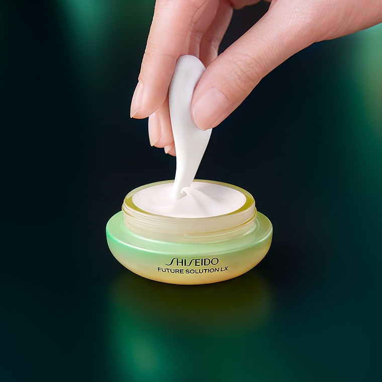 Антивозрастной крем для глаз - Shiseido Future Solution LX Legendary Enmei Ultimate Radiance Eye Cream — фото N5