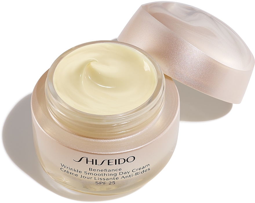 УЦЕНКА Дневной крем, разглаживающий морщины - Shiseido Benefiance Wrinkle Smoothing Day Cream SPF25 * — фото N1