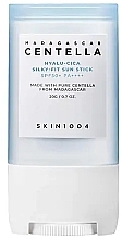 SKIN1004 Madagascar Centella Hyalu-Cica Silky-Fit Sun Stick SPF50+ PA++++ - Сонцезахисний стік — фото N1