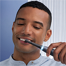 Электрическая зубная щетка, черная - Oral-B iO Series 7 — фото N7