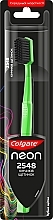 Парфумерія, косметика Зубна щітка "2548 кінчиків щетинок" середньої жорсткості, зелена - Colgate Neon