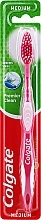 Зубная щетка "Премьер" средней жесткости №2, розовая 2 - Colgate Premier Medium Toothbrush — фото N1