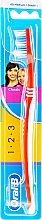 Парфумерія, косметика Зубна щітка, 40, середня, червона - Oral-B 1 2 3 Classic 40 Medium