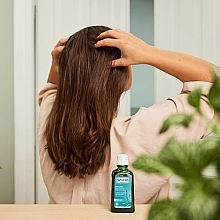 УЦЕНКА Тоник-стимулятор при потере волос с экстрактом розмарина - Weleda Revitalising Hair Tonic With Rosemary * — фото N11