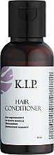 Восстанавливающий кондиционер для нормальных и сухих волос "Увлажнение и уменьшение ломкости" - K.I.P. Conditioner (пробник) — фото N1