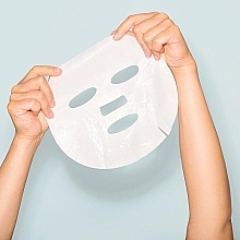 Подвійна тканинна маска для обличчя на основі чаю - Tea-Infused Face Sheet Mask Duo Lemongrass & Green Tea and Hibiscus & Acai Berry Tea — фото N2