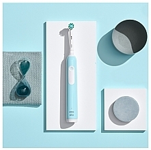 Електрична зубна щітка, з футляром, блакитна - Oral-B Pro Series 1 Carribean Blue + Case — фото N2