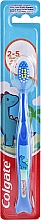 Духи, Парфюмерия, косметика Детская зубная щетка мягкая, от 2 лет, синяя с динозавром - Colgate Kids 2Y+ Toothbrush Extra Soft
