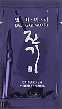 Регенерирующий шампунь - Daeng Gi Meo Ri Vitalizing Shampoo (пробник) — фото N2